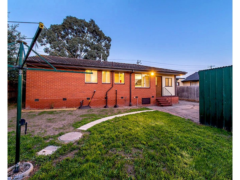 19 Hallam Road, Hampton Park VIC 3976