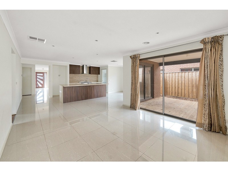 73 Quarters Boulevard, Cranbourne West VIC 3977