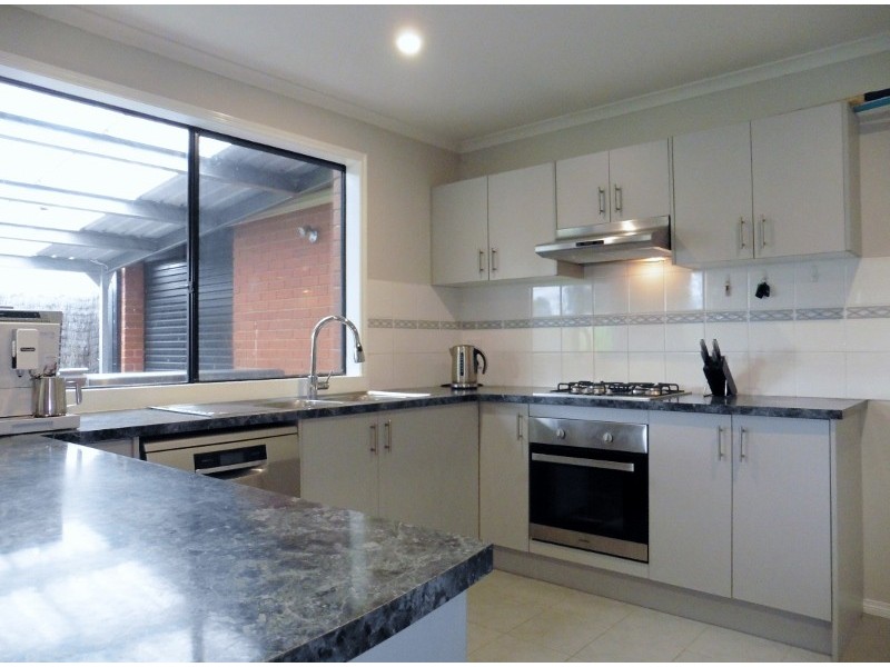 27 Alberton Drive, Cranbourne West VIC 3977