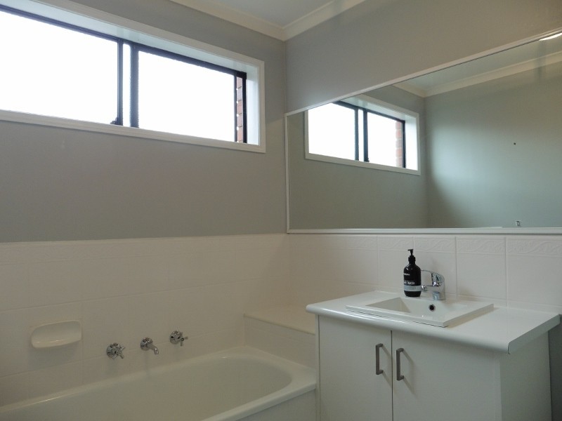 27 Alberton Drive, Cranbourne West VIC 3977