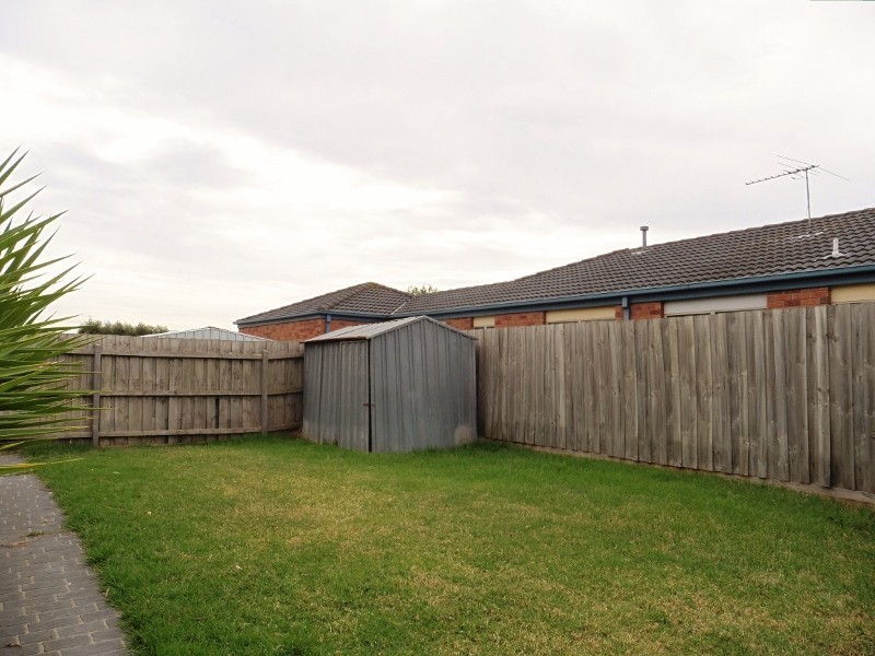 27 Alberton Drive, Cranbourne West VIC 3977