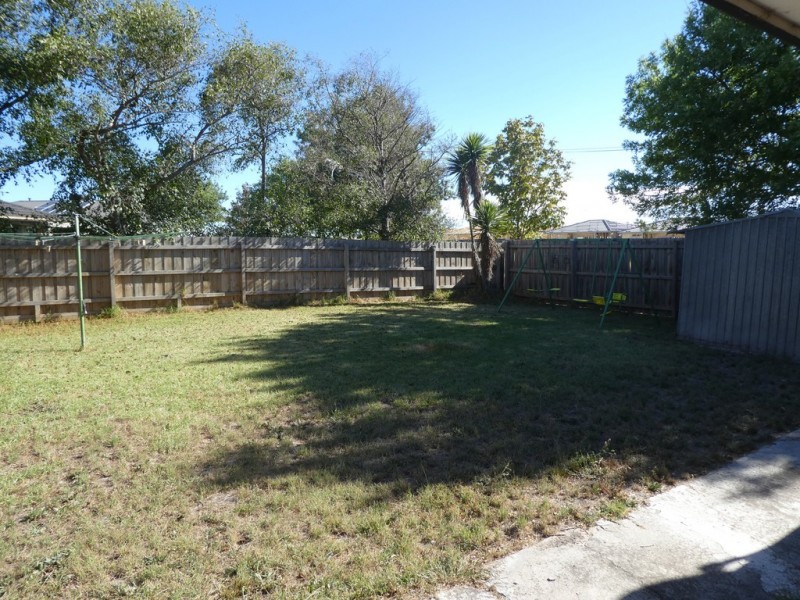 2 Elandra Way, Cranbourne West VIC 3977