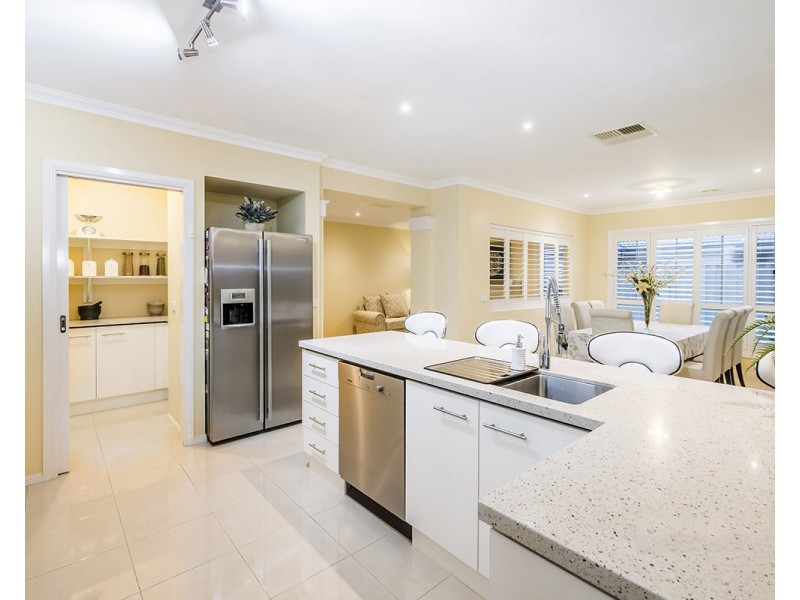 29 Bowyer Avenue, Cranbourne East VIC 3977