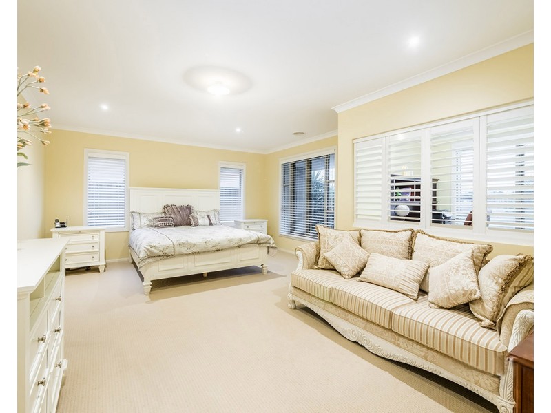 29 Bowyer Avenue, Cranbourne East VIC 3977