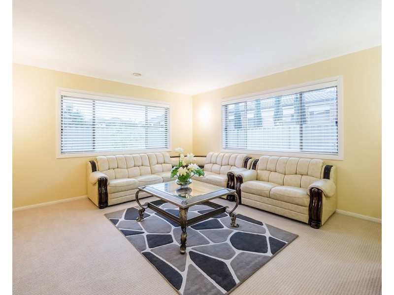 29 Bowyer Avenue, Cranbourne East VIC 3977