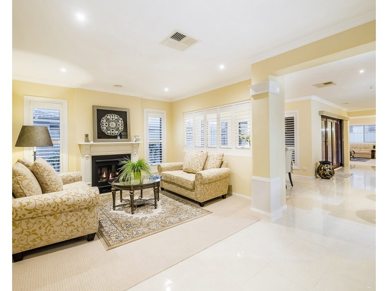 29 Bowyer Avenue, Cranbourne East VIC 3977