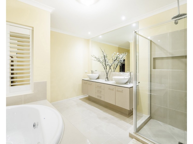 29 Bowyer Avenue, Cranbourne East VIC 3977