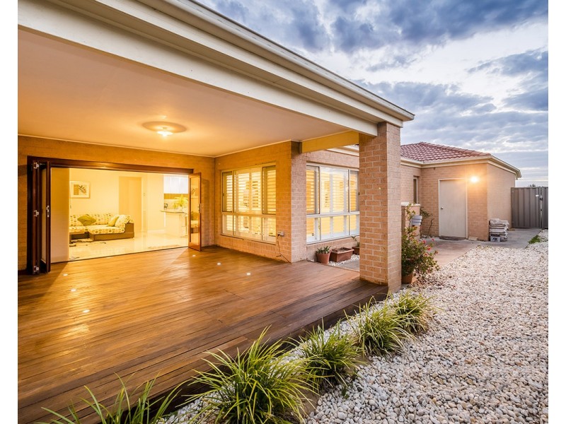 29 Bowyer Avenue, Cranbourne East VIC 3977