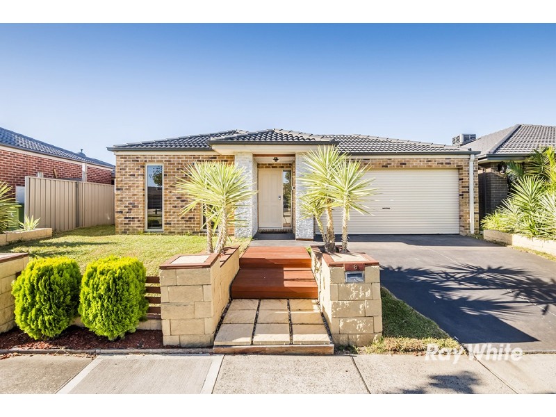 8 Limerick Road, Cranbourne East VIC 3977