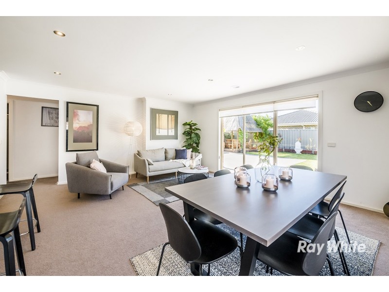 8 Limerick Road, Cranbourne East VIC 3977