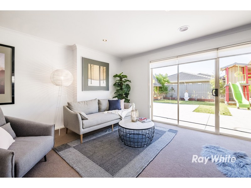 8 Limerick Road, Cranbourne East VIC 3977