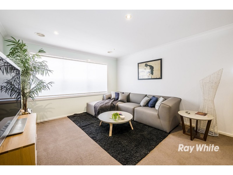 8 Limerick Road, Cranbourne East VIC 3977