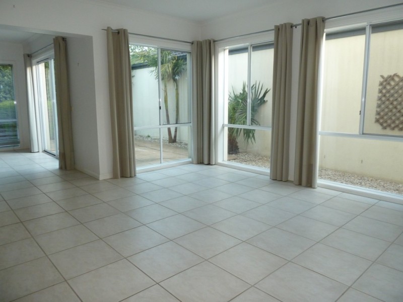 97 Sovereign Manors Crescent, Rowville VIC 3178