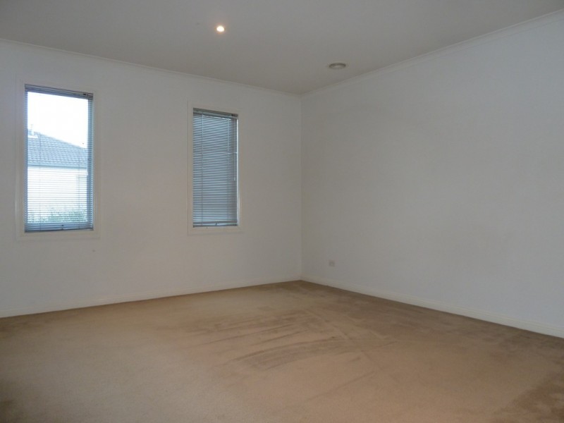 97 Sovereign Manors Crescent, Rowville VIC 3178