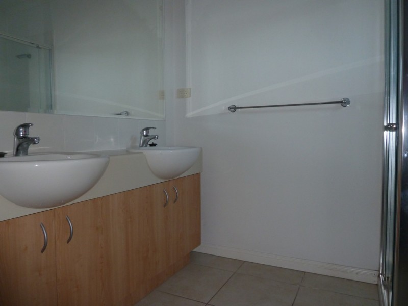 97 Sovereign Manors Crescent, Rowville VIC 3178