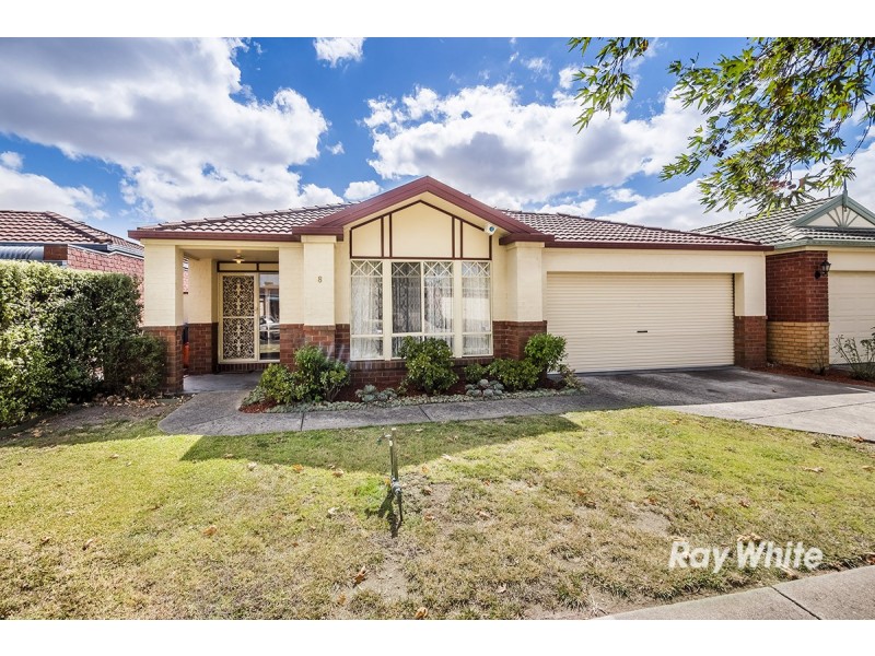 8 Oak Post Place, Cranbourne East VIC 3977