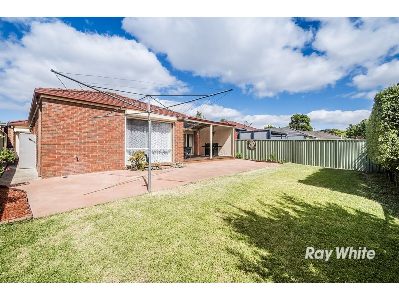 8 Oak Post Place, Cranbourne East VIC 3977