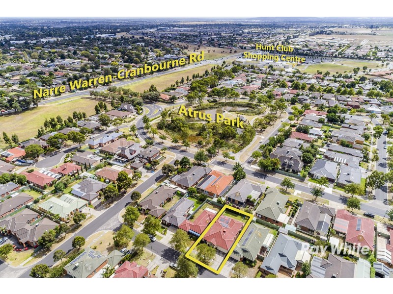 8 Oak Post Place, Cranbourne East VIC 3977