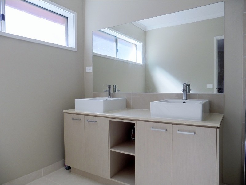 20 Corinda Street, Clyde North VIC 3978