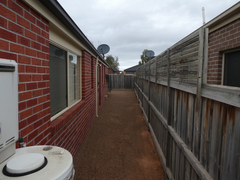 51 Banfield Place, Lyndhurst VIC 3975