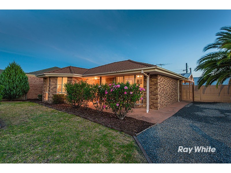 8 Beech Place, Hallam VIC 3803