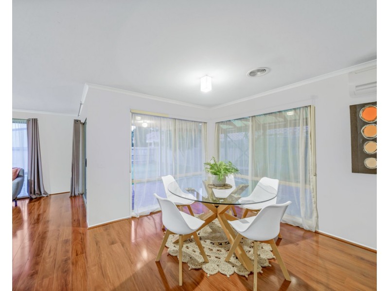 36 Henry Lawson Drive, Lynbrook VIC 3975