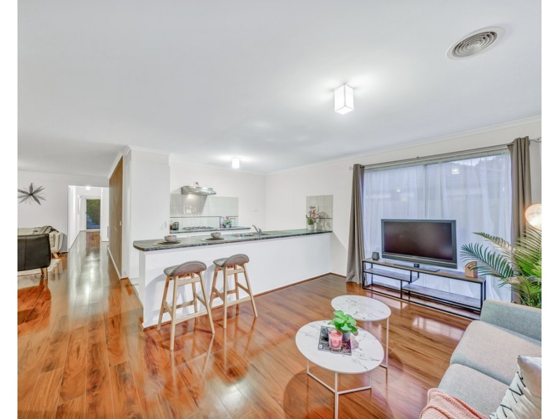 36 Henry Lawson Drive, Lynbrook VIC 3975