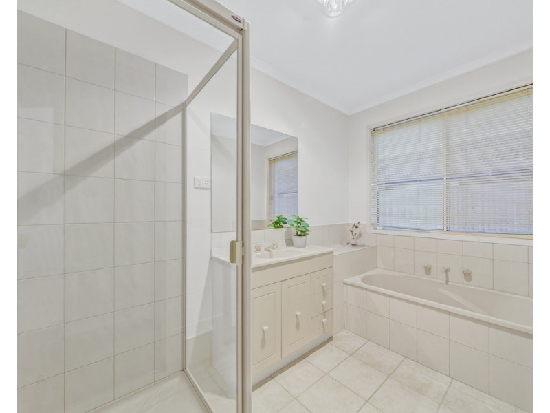 36 Henry Lawson Drive, Lynbrook VIC 3975