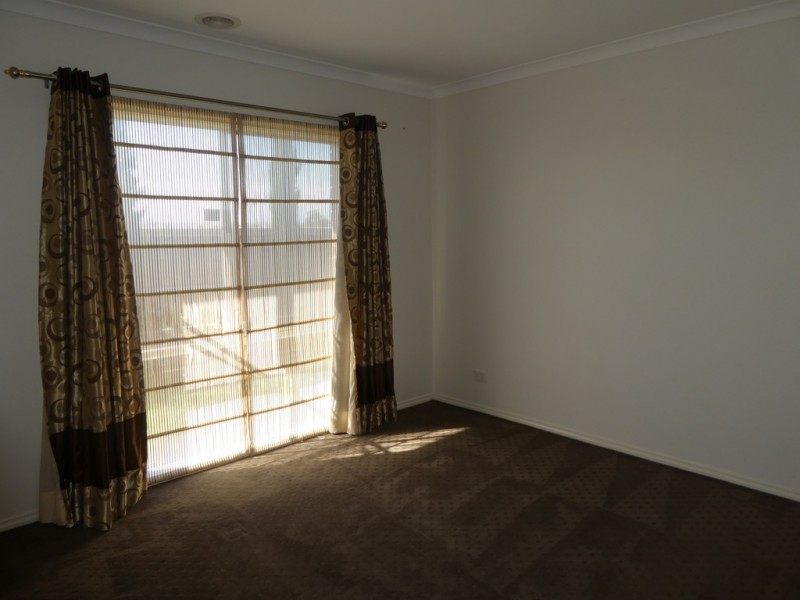 24 Noremac Grove, Lyndhurst VIC 3975