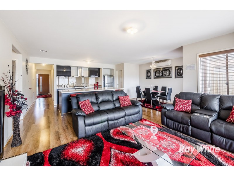 10 Brocker Street, Clyde North VIC 3978