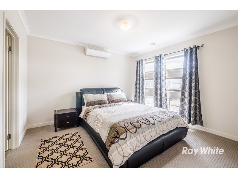 10 Brocker Street, Clyde North VIC 3978