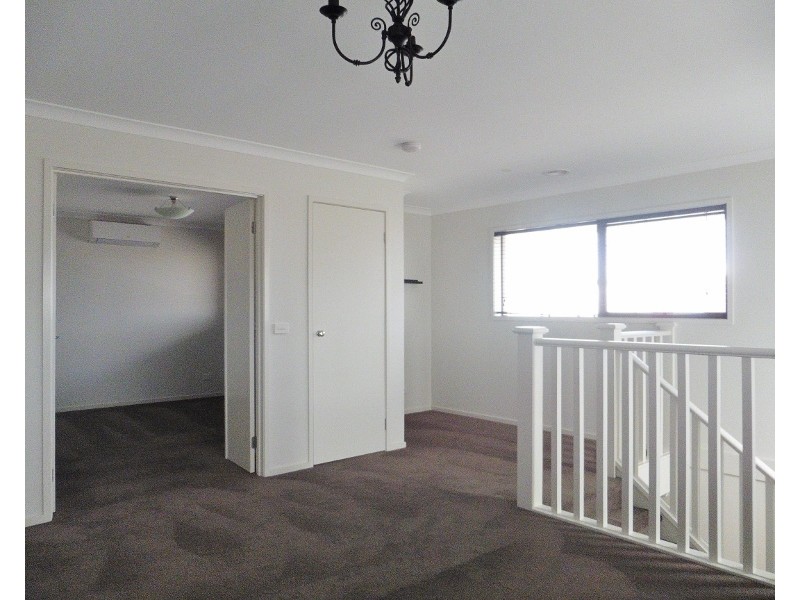 37 Kosciuszko Circuit, Clyde VIC 3978