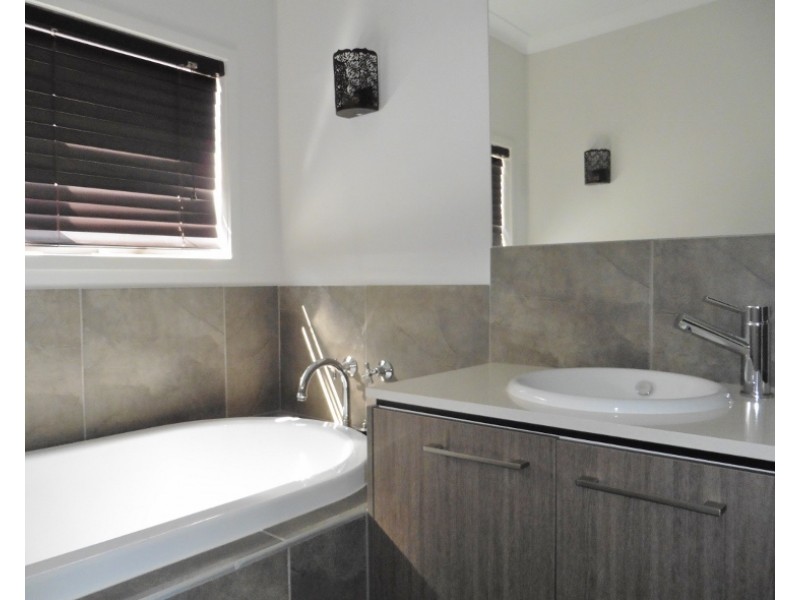 37 Kosciuszko Circuit, Clyde VIC 3978