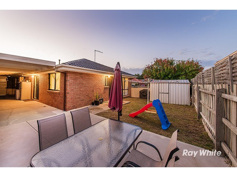 38 Stephellen Way, Cranbourne West VIC 3977