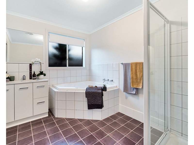 3 Muirfield Close, Cranbourne VIC 3977