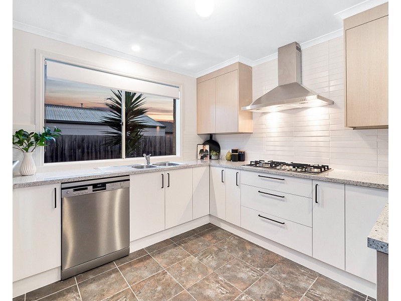 3 Muirfield Close, Cranbourne VIC 3977