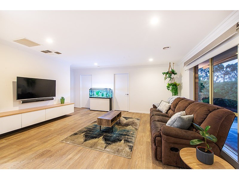 18 Kevin Close, Beaconsfield VIC 3807