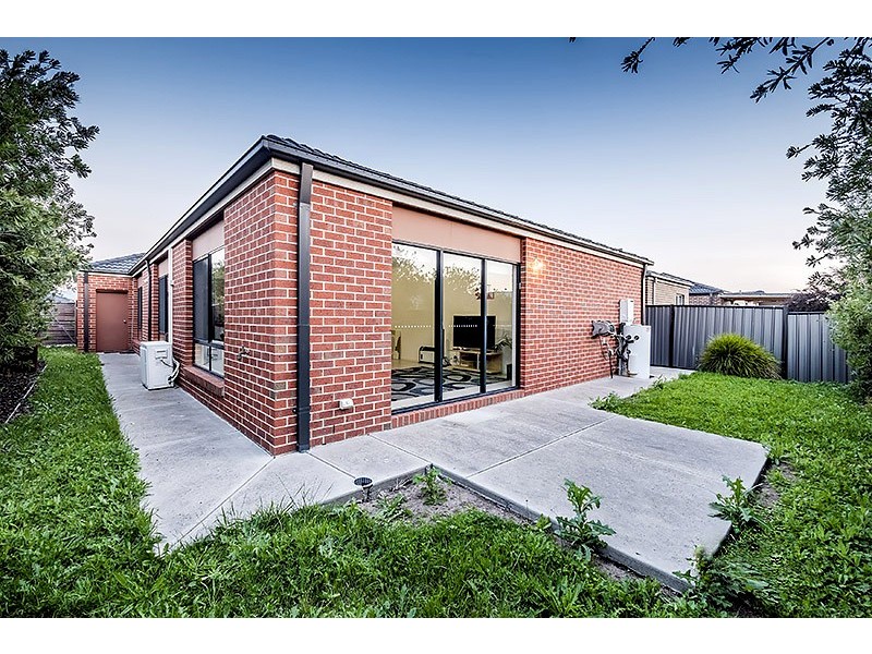 80 Selandra Boulevard, Clyde North VIC 3978