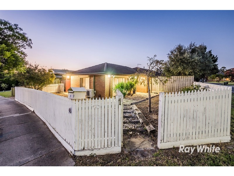 1 Walnut Court, Cranbourne North VIC 3977