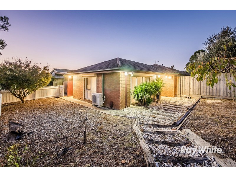 1 Walnut Court, Cranbourne North VIC 3977