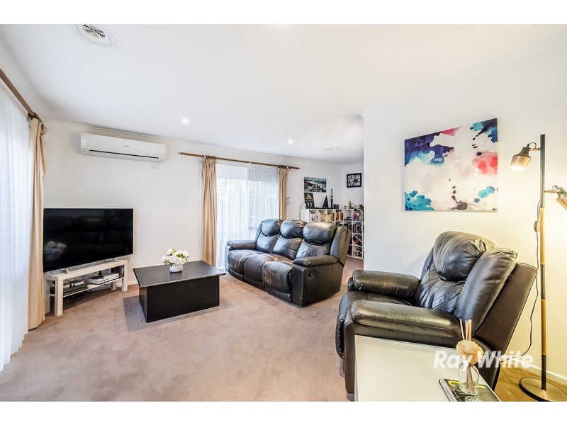 1 Walnut Court, Cranbourne North VIC 3977