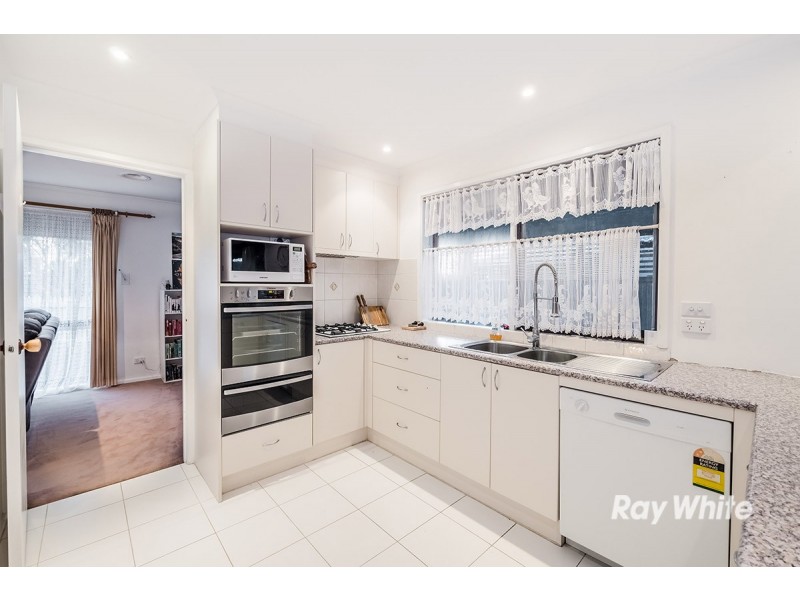 1 Walnut Court, Cranbourne North VIC 3977