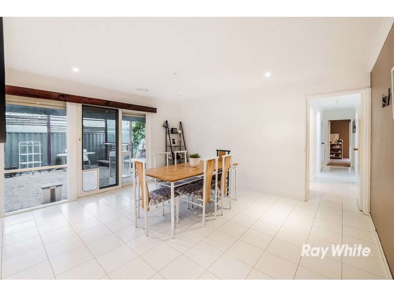 1 Walnut Court, Cranbourne North VIC 3977