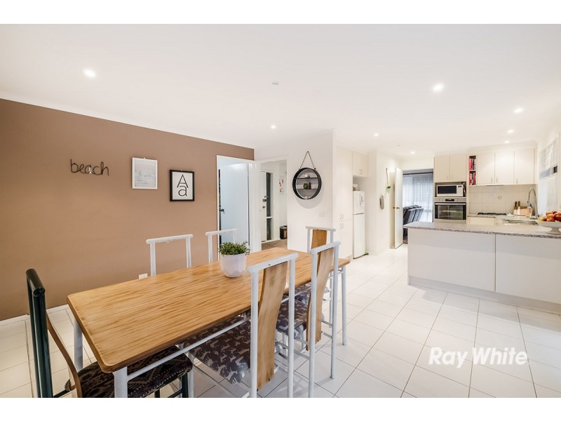 1 Walnut Court, Cranbourne North VIC 3977