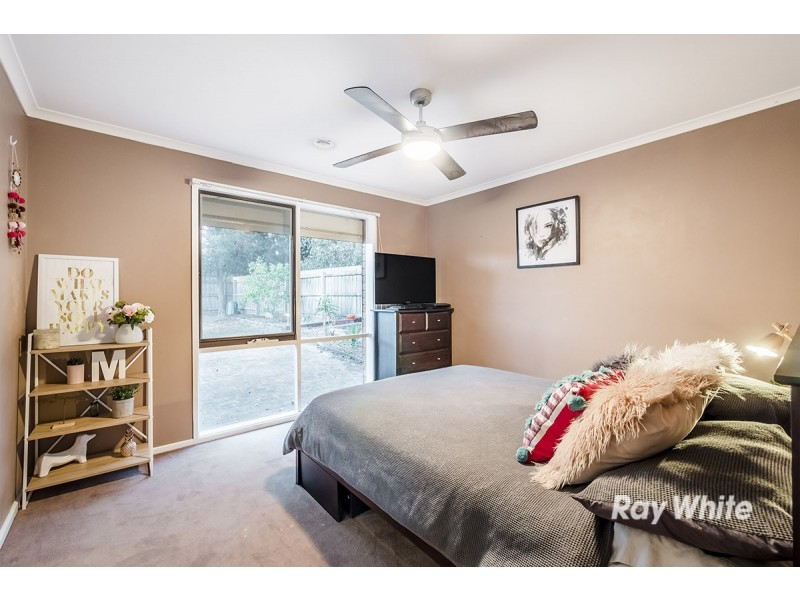 1 Walnut Court, Cranbourne North VIC 3977