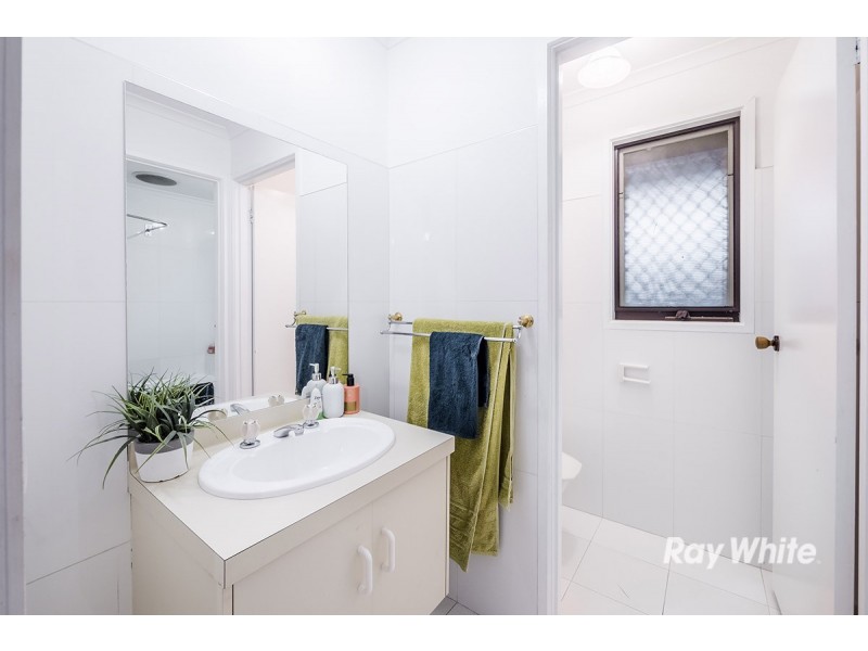 1 Walnut Court, Cranbourne North VIC 3977