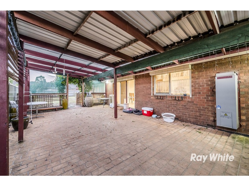 1 Walnut Court, Cranbourne North VIC 3977