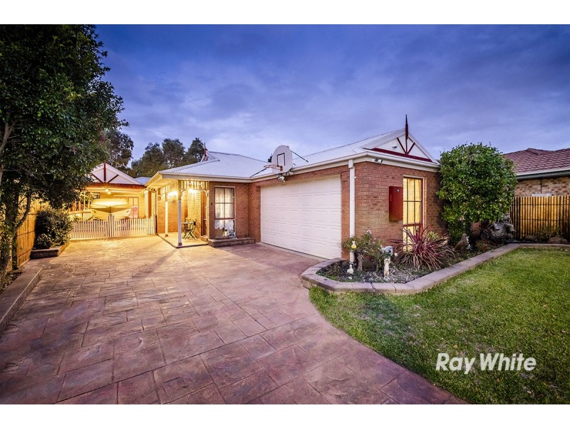 8 Foxglove Court, Cranbourne North VIC 3977