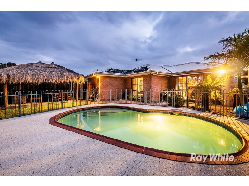 8 Foxglove Court, Cranbourne North VIC 3977