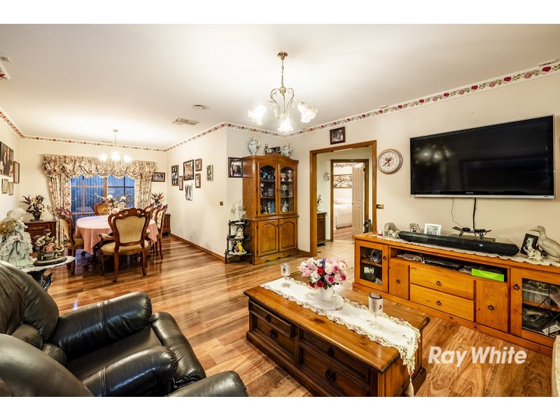 8 Foxglove Court, Cranbourne North VIC 3977